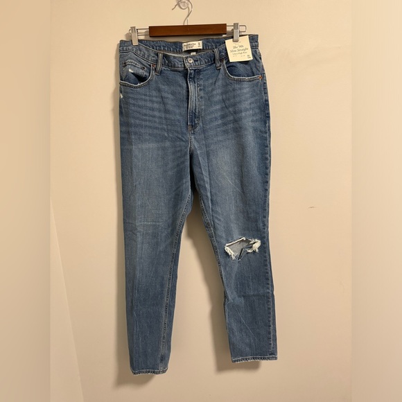 Never worn Abercrombie jeans - Picture 1 of 4